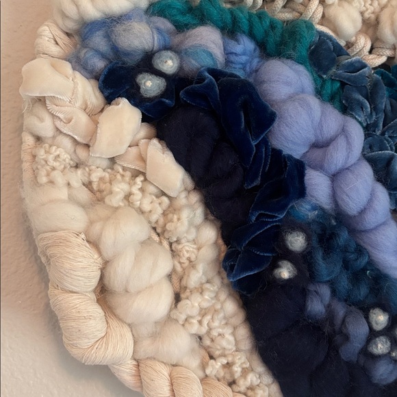 Handmade round weaving - Picture 3 of 4